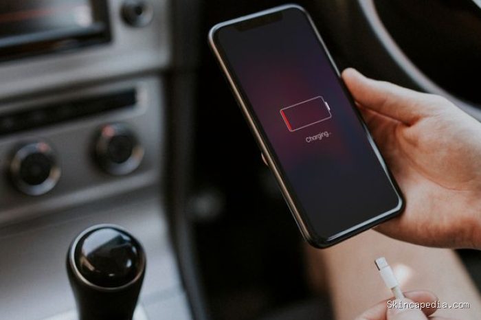 Bermain ponsel saat dicas bukan hanya mempengaruhi baterai, tetapi juga mempercepat kerusakan kabel. Bermain ponsel saat dicas bukan hanya mempengaruhi baterai, tetapi juga mempercepat kerusakan kabel.