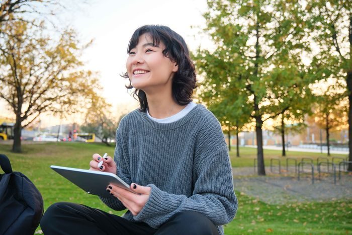 Menurut jurnal yang diterbitkan American Psychologist, orang yang dapat berkembang dalam keadaan sulit atau bangkit dari tantangan adalah pejuang yang memiliki ketahanan emosional yang tinggi.