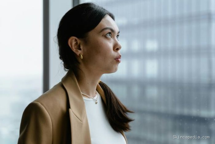 Ketika seseorang memberikan saran atau feedback, orang dengan IQ memaknainya sebagai sebuah serangan pribadi atas citra diri mereka. Alih-alih menerimanya sebagai cara untuk berkembang, mereka malah tersinggung bahkan berusaha Ketika seseorang memberikan saran atau feedback, orang dengan IQ memaknainya sebagai sebuah serangan pribadi atas citra diri mereka. Alih-alih menerimanya sebagai cara untuk berkembang, mereka malah tersinggung bahkan berusaha