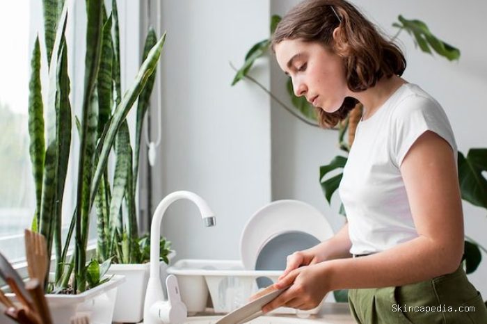 Mencuci piring bisa jadi ritual mindfulness buat sebagian orang, lho, . Mereka menemukan rutinitas ini sebagai hal yang bisa membuat mereka tenang dan hidup di masa kini. Mencuci piring bisa jadi ritual mindfulness buat sebagian orang, lho, . Mereka menemukan rutinitas ini sebagai hal yang bisa membuat mereka tenang dan hidup di masa kini.