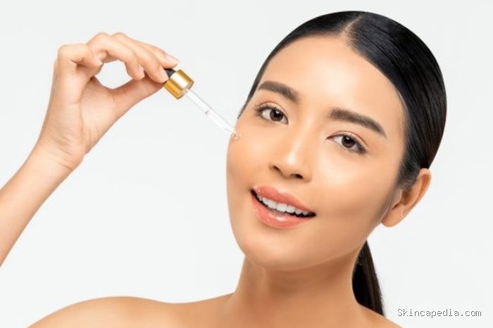Pemakaian serum Vitamin C rutin akan membantumu mencapai wajah glowing.
