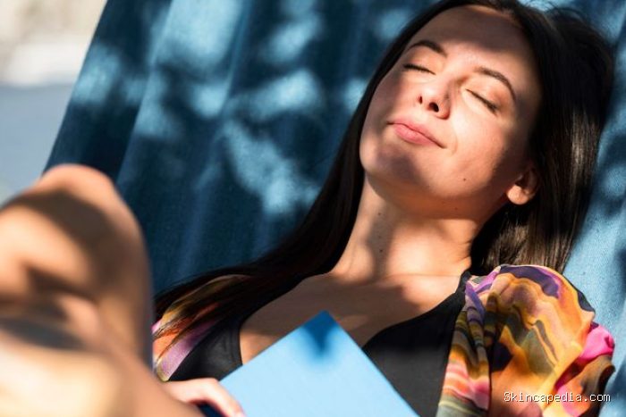 Sinar matahari membantu meningkatkan mood dan mengatur ritme tidur. Cukup 10 hingga 20 menit paparan setiap hari sudah memberi manfaat/ Foto: Freepik.com/Freepik