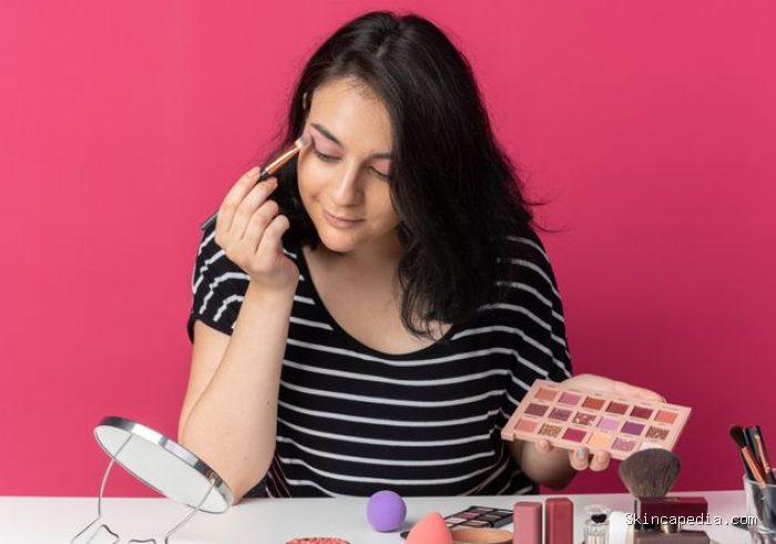 Pemakaian bedak menjadi solusi terbaik untuk mencegah minyak berlebih khususnya untuk kulit berminyak. Selain itu, bedak membuat hasil make up lebih flawless. Pemakaian bedak menjadi solusi terbaik untuk mencegah minyak berlebih khususnya untuk kulit berminyak. Selain itu, bedak membuat hasil make up lebih flawless.