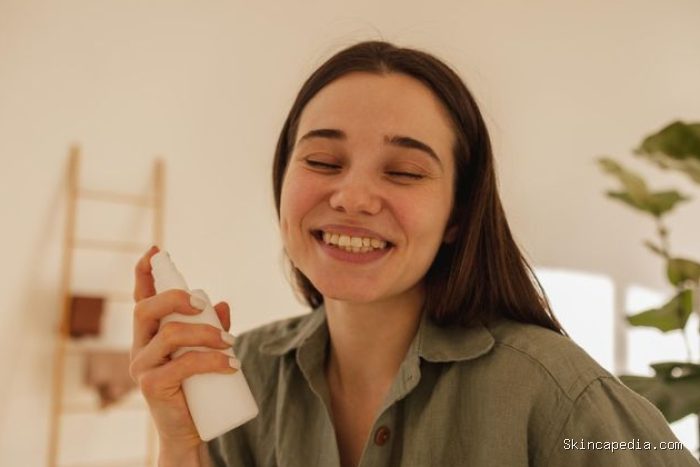 Supaya hasil make up lebih menyatu dengan kulit, kamu bisa menset make up dengan setting spray. Partikel-partikel halus setting spray dapat bikin make up jadi lebih flawless dan tahan seharian. Supaya hasil make up lebih menyatu dengan kulit, kamu bisa menset make up dengan setting spray. Partikel-partikel halus setting spray dapat bikin make up jadi lebih flawless dan tahan seharian.
