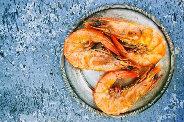 Udang, makanan tinggi protein pengganti ayam/Foto: Pexels.com/Daniela Elena Tentis Udang termasuk makanan tinggi protein rendah kalori yang cocok untuk diet karena mengenyangkan dan tetap lezat untuk berbagai menu sehat.