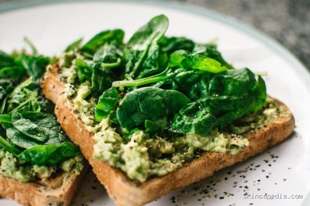 Manfaat bayam untuk menurunkan tekanan darah/Foto: Pexels.com/fotios-photos Manfaat bayam untuk menurunkan tekanan darah berasal dari kandungan kalium, magnesium, folat, dan nitrat yang membantu melancarkan aliran darah dan menjaga tekanan darah tetap stabil.
