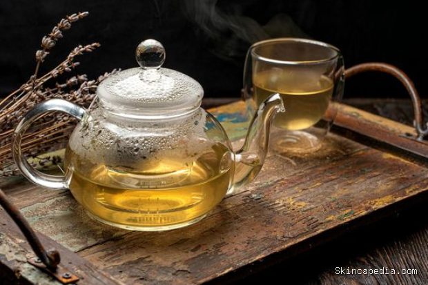Teh hijau untuk minuman penurun berat badan/Foto: Pexels.com/Denys Gromov Teh hijau dikenal sebagai minuman penurun berat badan yang dipercaya dapat membantu meningkatkan metabolisme dan pembakaran lemak.