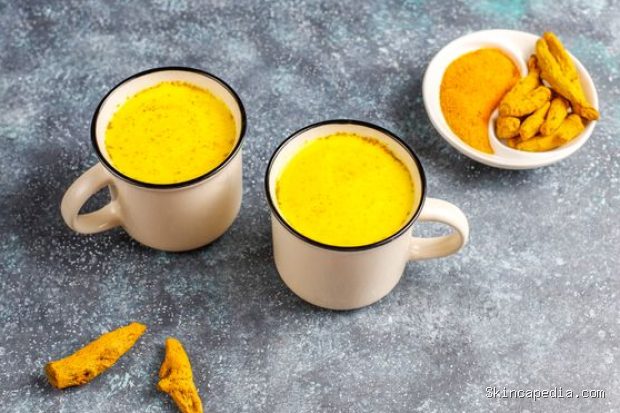 Susu kunyit untuk minuman penurun berat badan/Foto: Magnific.com/azerbaijan_stockers Susu kunyit menjadi minuman penurun berat badan yang dapat membantu menjaga kesehatan metabolisme dan sistem pencernaan tubuh.