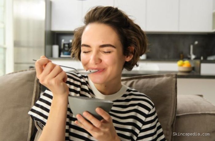 Salah satu alasan oat dianggap sebagai superfood adalah kandungan beta-glucan yang tinggi. Serat larut ini memiliki banyak manfaat untuk kesehatan tubuh./ Foto: magnific.com/benzoix Salah satu alasan oat dianggap sebagai superfood adalah kandungan beta-glucan yang tinggi. Serat larut ini memiliki banyak manfaat untuk kesehatan tubuh./ Foto: magnific.com/benzoix