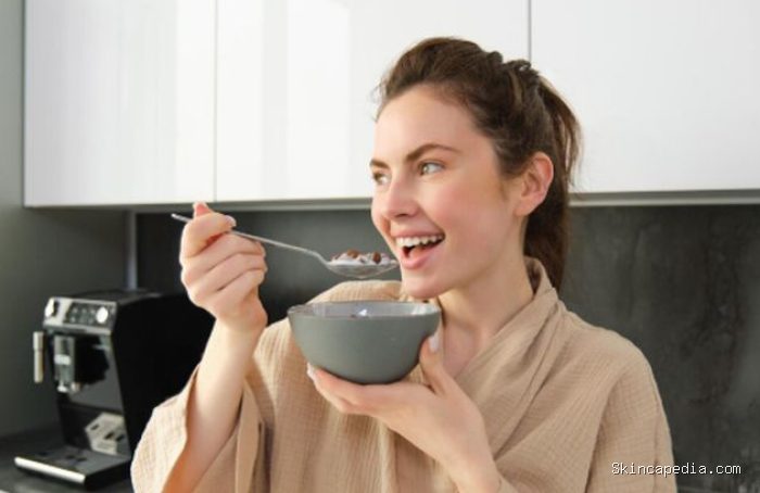 Oat termasuk salah satu biji-bijian utuh dengan kandungan nutrisi yang sangat lengkap. Selain kaya karbohidrat kompleks, oat juga mengandung protein berkualitas tinggi dan berbagai vitamin penting./ Foto: magnific.com/benzoix Oat termasuk salah satu biji-bijian utuh dengan kandungan nutrisi yang sangat lengkap. Selain kaya karbohidrat kompleks, oat juga mengandung protein berkualitas tinggi dan berbagai vitamin penting./ Foto: magnific.com/benzoix