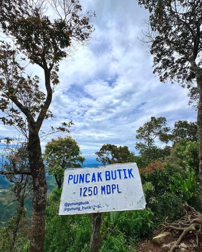 Gunung Butik yang terletak di Bogor merupakan destinasi favorit untuk trekking dekat Jakarta. Tempat ini menawarkan pemandangan alam yang memukau dengan jalur trekking yang ramah bagi pemula. Gunung Butik yang terletak di Bogor merupakan destinasi favorit untuk trekking dekat Jakarta. Tempat ini menawarkan pemandangan alam yang memukau dengan jalur trekking yang ramah bagi pemula.