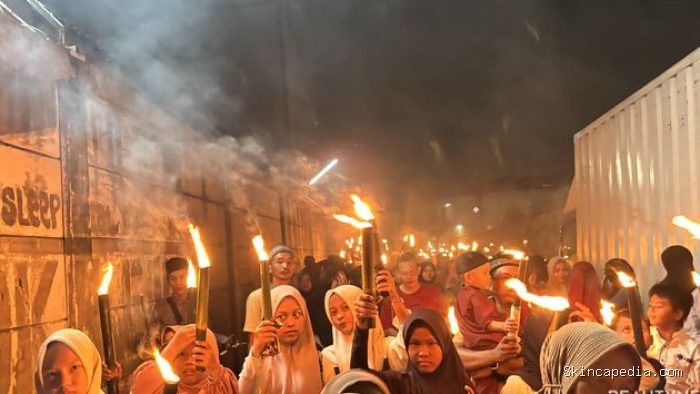 Isra Miraj diperingati dengan beragam tradisi penuh makna di berbagai daerah di Indonesia. Beberapa tradisi unik peringatan Isra Miraj, seperti rejeban peksi buraq, Nyadran, hingga kenduri.