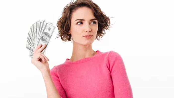 Uang memiliki batas dan tidak lagi berdampak pada kebahagiaan. Uang bisa mengorbankan hubungan yang sehat/Foto: freepik.com/drobotdean Uang memiliki batas dan tidak lagi berdampak pada kebahagiaan. Uang bisa mengorbankan hubungan yang sehat/Foto: freepik.com/drobotdean