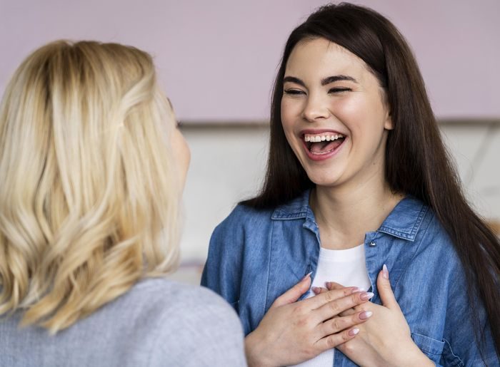 Orang berkualitas tinggi tidak pernah menganggap diri mereka terlalu serius. Ketika mereka mengalami momen memalukan, mereka tidak mencoba berpura-pura bahwa itu tidak terjadi. Orang berkualitas tinggi tidak pernah menganggap diri mereka terlalu serius. Ketika mereka mengalami momen memalukan, mereka tidak mencoba berpura-pura bahwa itu tidak terjadi.