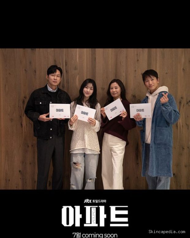 Park Byung Eun saat script reading/ Foto: instagram.com/jtbcdrama Park Byung Eun saat script reading/ Foto: instagram.com/jtbcdrama