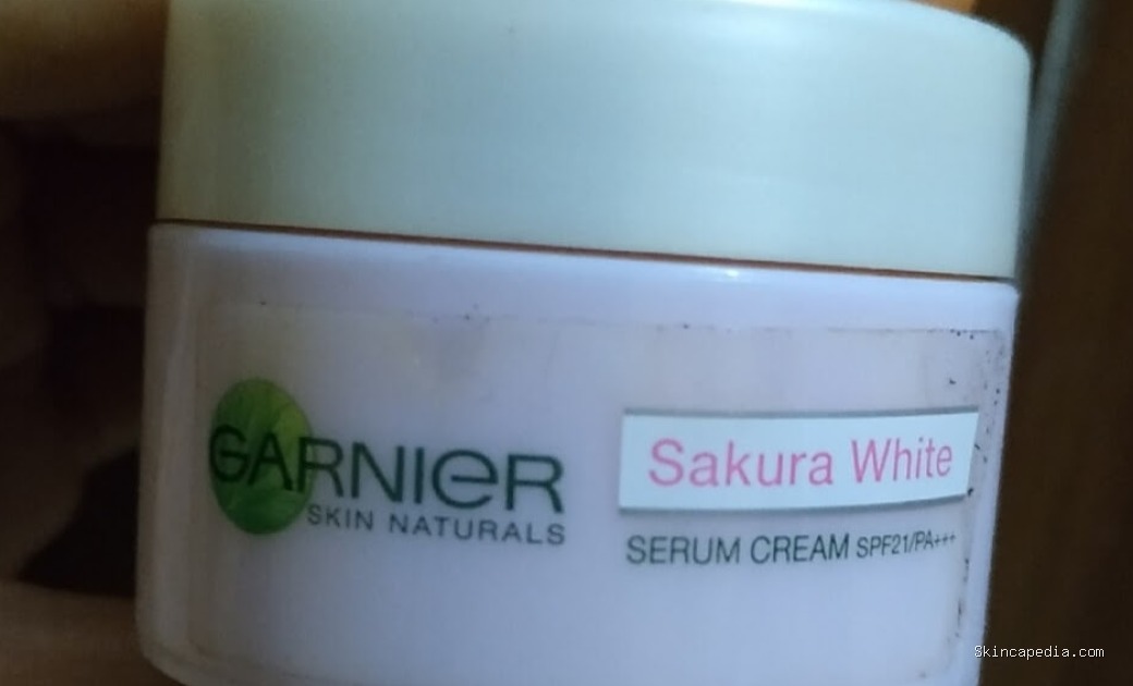 Garnier Sakura White Day Cream SPF: Review & Ingredients Lengkap