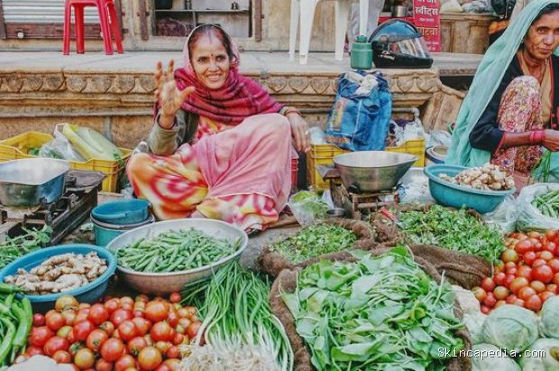 Ima Keithel dikenal sebagai pasar yang dikelola sepenuhnya oleh perempuan dengan lebih dari 5.000 pedagang yang menjadikannya salah satu pasar perempuan terbesar di dunia.