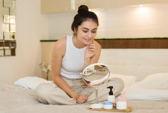 Kolagen dan hyaluronic acid memiliki cara kerja berbeda dalam mengatasi tanda penuaan. Keduanya saling melengkapi, bukan saling menggantikan./ Foto: magnific.com/frimufilms Kolagen dan hyaluronic acid memiliki cara kerja berbeda dalam mengatasi tanda penuaan. Keduanya saling melengkapi, bukan saling menggantikan./ Foto: magnific.com/frimufilms