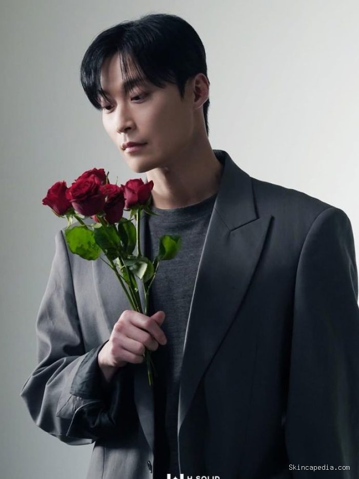 Heo Nam Jun menempuh pendidikan akting di Sungkyunkwan University. Jadi, tak heran jika aktingnya selalu mendapat pujian.