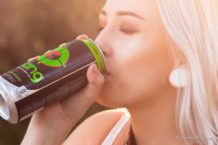 Minuman berenergi mengandung kafein dengan dosis yang cukup tinggi, sehingga bisa meningkatkan resiko penyakit jantung
