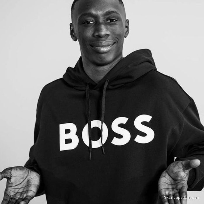 Salah satu wajah baru BOSS dalam kampanye terbaru ini cukup mengejutkan, yaitu Khaby Lame. Khaby Lame dikenal sebagai bintang TikTok internasional yang membuat konten-konten lucu dengan caranya sendiri / foto: instagram.com/boss