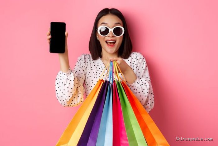 Kebiasaan orang pura-pura kaya yang pertama adalah mereka membeli barang branded semata hanya karena gengsi, bukan karena fungsinya. Kebiasaan orang pura-pura kaya yang pertama adalah mereka membeli barang branded semata hanya karena gengsi, bukan karena fungsinya.