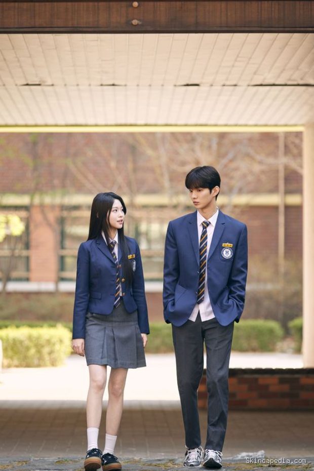 Potret Q THE BOYZ dan Hwang Jin Ah dalam drama 'My Debut, My Idol'.