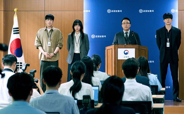 Potret Kim Mu Yeol dan Jin Ki Joo dalam drama 'Teach You A Lesson'./ Foto: instagram.com/netflixkr