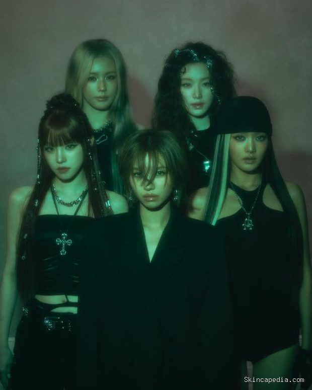 Potret i-dle dalam foto konsep single pra-rilis 'Crow'/ Foto: instagram.com/i_dle i-dle membangkitkan semangat sekaligus nilai mendalam dari burung gagak melalui lagu baru bertajuk 'Crow'.