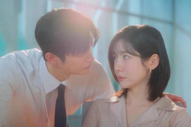 Potret Seo In Guk dan Park Ji Hyun dalam drama 'See You at Work Tomorrow'/ Foto: instagram.com/tvn_drama Seo In Guk dan Park Ji Hyuk akan terlibat romansa kantor yang mendebarkan dalam drama terbaru 'See You at Work Tomorrow!'.