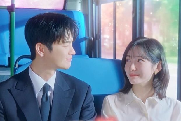 Potret Seo In Guk dan Park Ji Hyun dalam drama 'See You at Work Tomorrow'/ Foto: instagram.com/tvn_drama Potret Seo In Guk dan Park Ji Hyun dalam drama 'See You at Work Tomorrow!'.