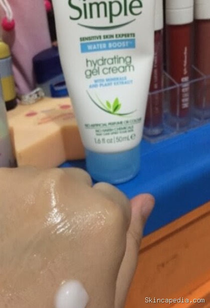 Simple Water Boost Hydrating Gel Cream: Kandungan & Manfaatnya