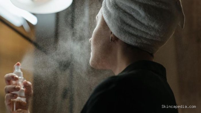 Gunakan air thermal atau serum untuk menghidrasi kulit Gunakan air thermal atau serum untuk menghidrasi kulit