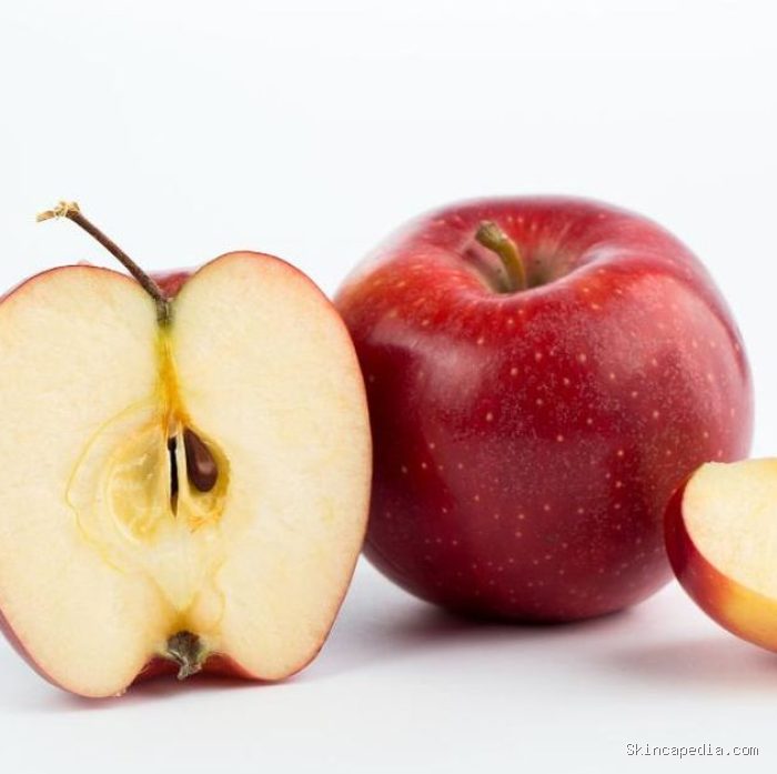 Kulit apel mengandung banyak serat dan quercetin. Kulit apel mengandung banyak serat dan quercetin.