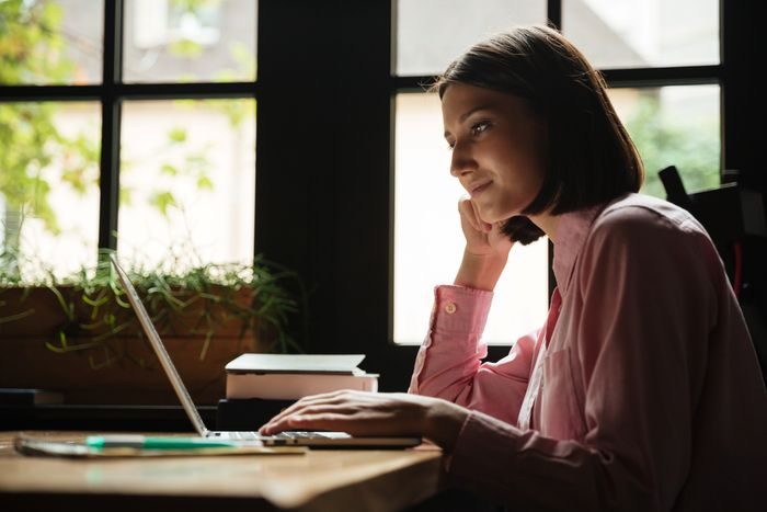 Jika kamu melihat wajah perempuan atau pria terlebih dahulu, artinya kamu sosok yang tenang saat menghadapi kekacauan. Saat orang lain panik, kamu tetap bisa berpikir jernih dan terfokus mencari solusinya.