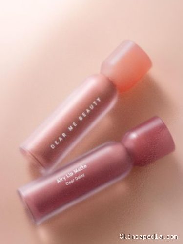 Dear Me Beauty Airy Lip Matte Dear Me Beauty merilis produk pewarna bibir baru dengan hasil matte lembut, yakni Airy Lip Matte