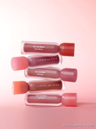 Dear Me Beauty Airy Lip Matte Dear Me Beauty merilis produk pewarna bibir baru dengan hasil matte lembut, yakni Airy Lip Matte