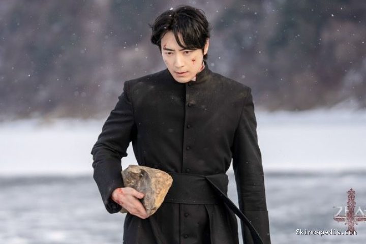Potret Lee Jun Hyuk dalam drama 'Excitatio'/ Foto: instagram.com/sbsdrama.official Potret perdana Lee Jun Hyuk dalam drama mendatang 'Excitatio' yang siap tayang tahun 2027.