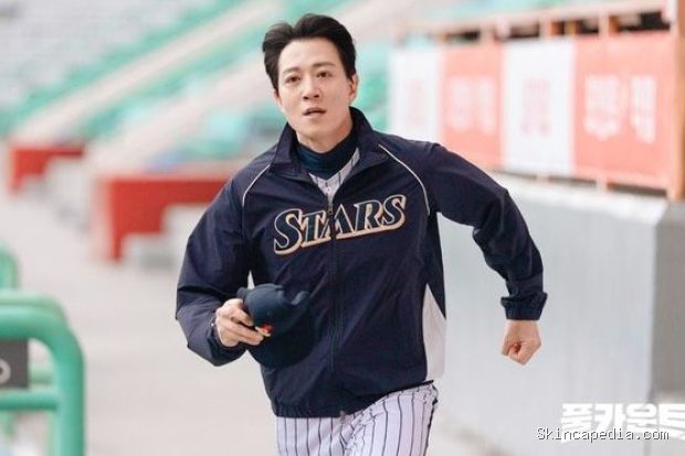 Potret Kim Rae Won dalam drama 'Full Count'/ Foto: instagram.com/sbsdrama.official Potret perdana Kim Rae Won dalam potret adegan drama terbaru SBS untuk tahun 2027 yang bertajuk 'Full Count'.