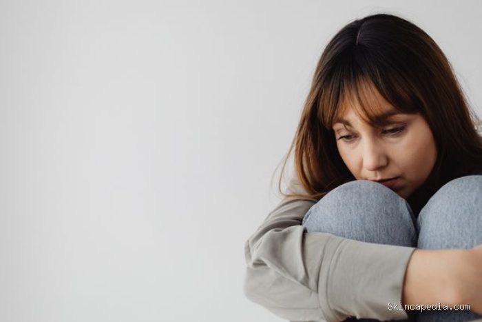Ketika seseorang benar-benar sedih, mereka bisa jadi tidak mengetahui bagaimana perasaan mereka yang sesungguhnya. Karena memahami emosi bukanlah hal yang mudah, maka mereka sering mengucapkan kalimat Ketika seseorang benar-benar sedih, mereka bisa jadi tidak mengetahui bagaimana perasaan mereka yang sesungguhnya. Karena memahami emosi bukanlah hal yang mudah, maka mereka sering mengucapkan kalimat