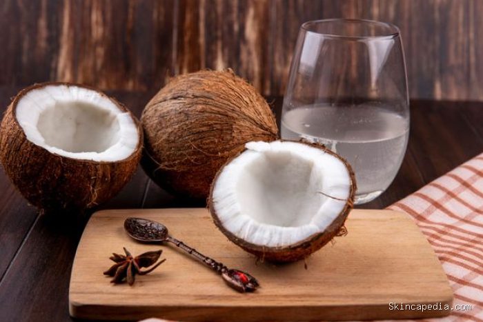 Air kelapa dapat membantu menutrisi dan melembapkan kulit kering jika dioleskan secara langsung pada area kulit. Air kelapa dapat membantu menutrisi dan melembapkan kulit kering jika dioleskan secara langsung pada area kulit.