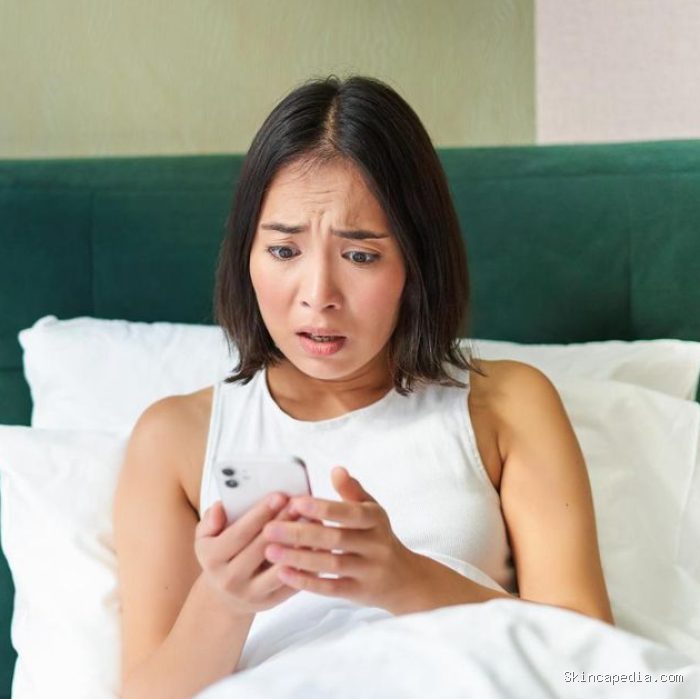 Texting anxiety bisa memengaruhi pikiran, tubuh, dan kebiasaan saat membalas chat. Jika terjadi terus-menerus, kondisi ini bisa mengganggu aktivitas sehari-hari. Texting anxiety bisa memengaruhi pikiran, tubuh, dan kebiasaan saat membalas chat. Jika terjadi terus-menerus, kondisi ini bisa mengganggu aktivitas sehari-hari.