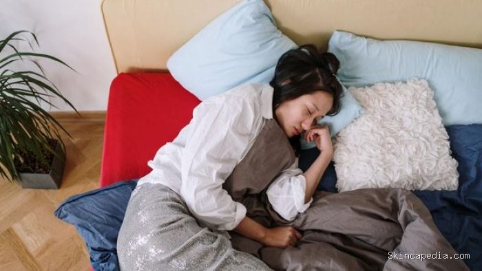 Orang yang bahagia mendapatkan cukup tidur setiap malam Orang yang bahagia mendapatkan cukup tidur setiap malam