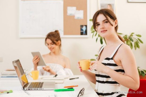 Orang yang disiplin tidak bergantung sepenuhnya pada kemauan untuk tetap konsisten/Foto: Magnific/garetsvisual Orang yang disiplin tidak bergantung sepenuhnya pada kemauan untuk tetap konsisten. Mereka memahami bahwa motivasi bisa berubah sewaktu-waktu dan tidak selalu dapat diandalkan. Karena itu, mereka lebih fokus membangun sistem dan kebiasaan yang membantu tujuan tetap berjalan.