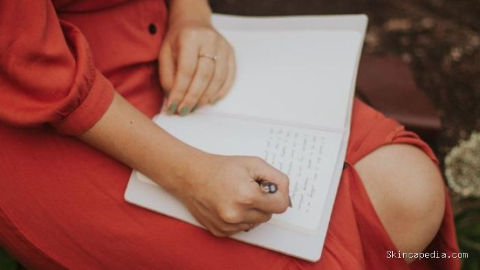 Menulis journal akan membantu memproses emosi sehingga lebih stabil Menulis journal akan membantu memproses emosi sehingga lebih stabil