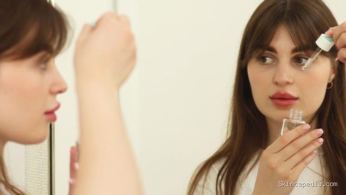 Gunakan serum pada wajah