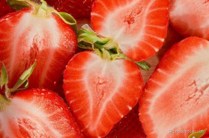 Stroberi menjadi salah satu buah berry terbaik karena kaya vitamin C dan antioksidan. Buah ini juga membantu menjaga kesehatan jantung, sistem imun, serta produksi kolagen./ Foto: magnific.com/ededchechine Stroberi menjadi salah satu buah berry terbaik karena kaya vitamin C dan antioksidan. Buah ini juga membantu menjaga kesehatan jantung, sistem imun, serta produksi kolagen./ Foto: magnific.com/ededchechine