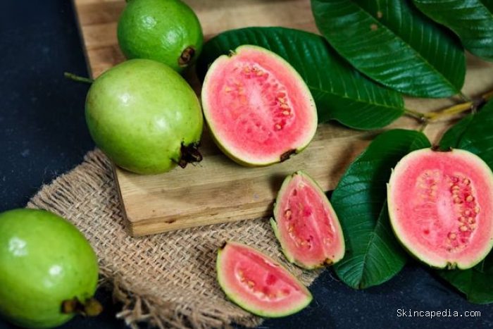 Jambu biji merupakah buah tropis. Buah yang menyegarkan satu ini mengandung vitamin C. Jambu biji juga mengandung zinc, salah satu senyawa yang menjadi faktor pendukung produksi kolagen. Jambu biji merupakah buah tropis. Buah yang menyegarkan satu ini mengandung vitamin C. Jambu biji juga mengandung zinc, salah satu senyawa yang menjadi faktor pendukung produksi kolagen.