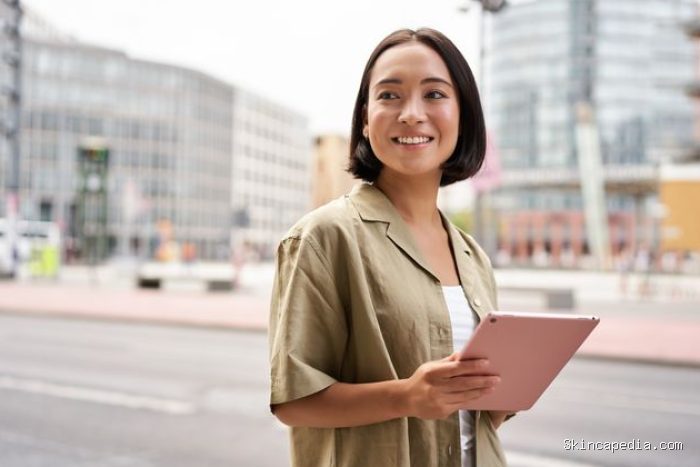 Orang yang bermental kuat bukan berarti mereka tidak merasakan kekecewaan atau kesedihan, . Mereka tetap merasakan hal itu. Bedanya, mereka menerimanya dan tidak memendamnya begitu saja. Orang yang bermental kuat bukan berarti mereka tidak merasakan kekecewaan atau kesedihan, . Mereka tetap merasakan hal itu. Bedanya, mereka menerimanya dan tidak memendamnya begitu saja.