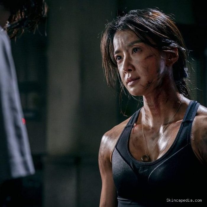 Seo Yi Kyung merupakan mantan petugas pemadam kebakaran yang tinggal di sebuah apartemen yang kemudian dikuasai oleh monster-monster tak dikenal. Meski begitu, ia tak kenal takut dan rela mempertaruhkan nyawanya demi menyelamatkan orang-orang di sekitarnya. Seo Yi Kyung merupakan mantan petugas pemadam kebakaran yang tinggal di sebuah apartemen yang kemudian dikuasai oleh monster-monster tak dikenal. Meski begitu, ia tak kenal takut dan rela mempertaruhkan nyawanya demi menyelamatkan orang-orang di sekitarnya.